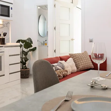 Апартаменты Floor 2 Bedroom With Terrace *